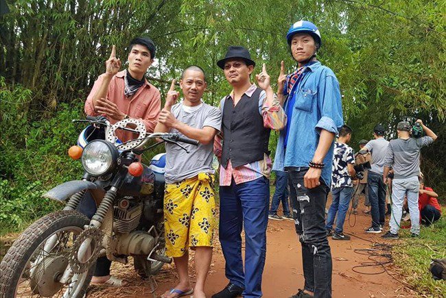 Đến hẹn lại lên: Hài Tết 2020 lại nhảm nhí khoe thân? - 8