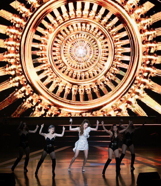 Hà Hồ - Noo Phước Thịnh da diết song ca, Chi Pu làm khán giả trẻ cuồng nhiệt - 2