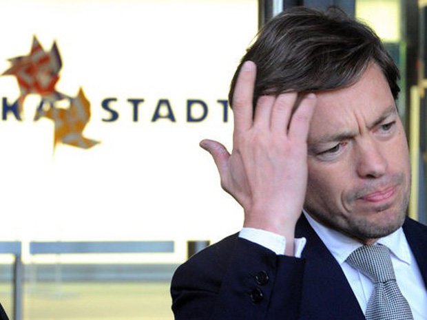 4 tỷ phú sống lập dị: Buộc tóc bím 2 bên, chi 90 tỷ để phẫu thuật giống con mèo - 4