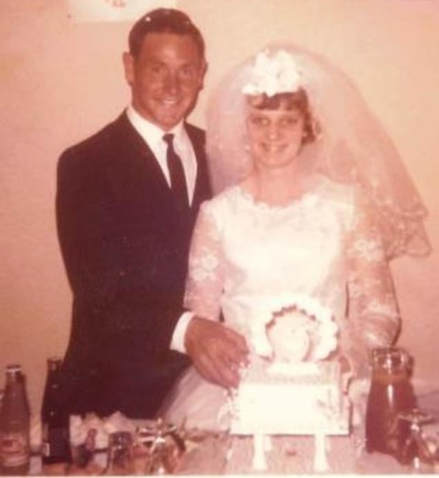 Tìm thấy mảnh xương ở vườn sau nhà, con gái phát hiện tội ác của bố 45 năm trước - 1