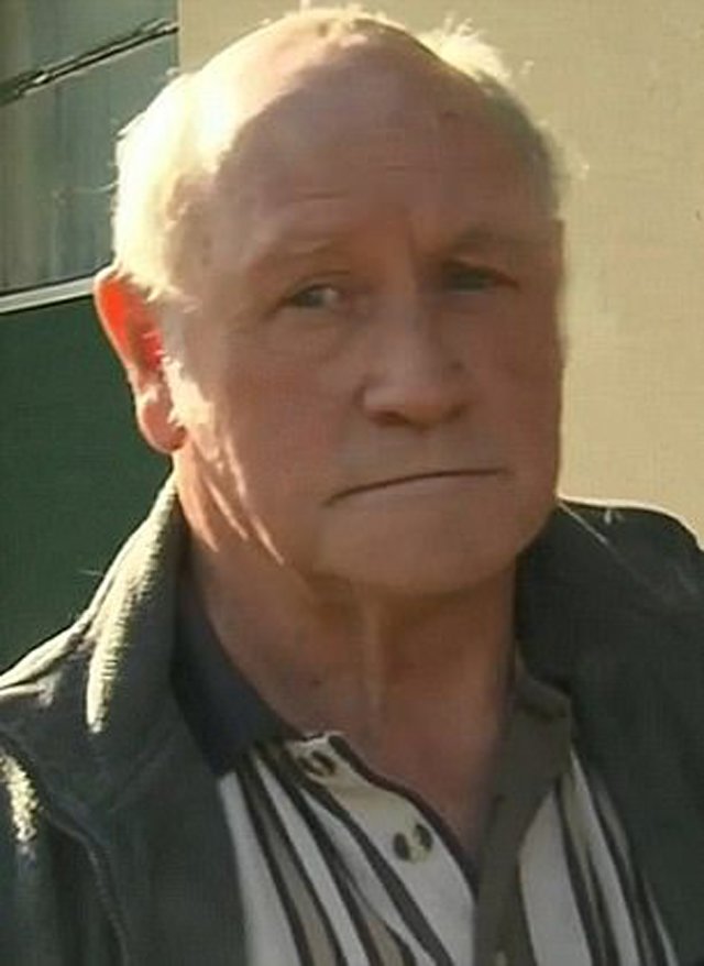 Tìm thấy mảnh xương ở vườn sau nhà, con gái phát hiện tội ác của bố 45 năm trước - 3