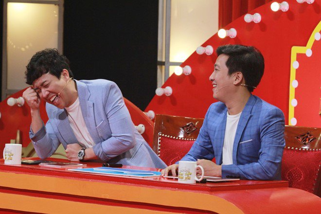 Trấn Thành, Trường Giang cười điên đảo khi Ngô Kiến Huy hôn amp;#34;Thánh súnamp;#34; - 5