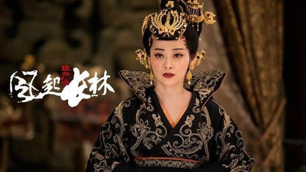 Đi máy bay gác chân lên ghế, người đẹp này bị mắng chửi là vô ý thức - 4