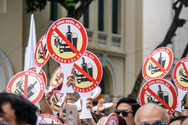 Phạt lái xe có nồng độ cồn: Có tài xế bị phạt 40 triệu, dịch vụ ăn theo amp;#34;nở rộamp;#34; - 8