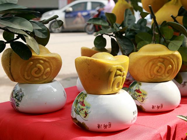 4 quả lạ hình thỏi vàng in chữ Tài– Lộc hút khách dịp Tết, đắt nhất là loại thứ 3