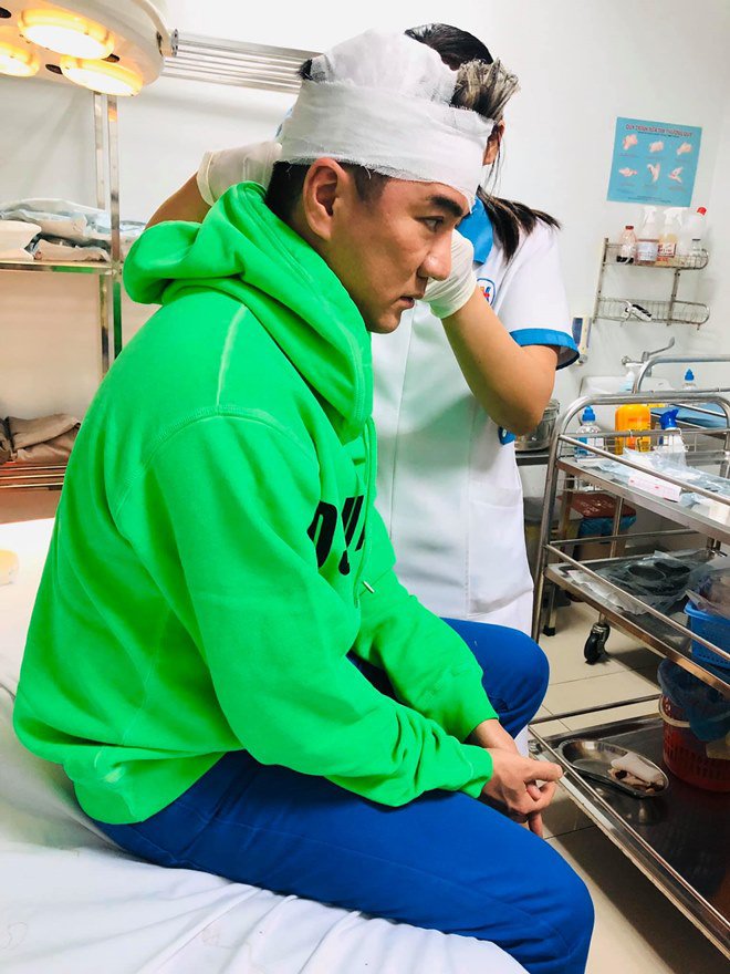 Đàm Vĩnh Hưng đầu đầy máu, bức xúc vì gặp tai nạn bất ngờ trên sân khấu dịp cận Tết - 5