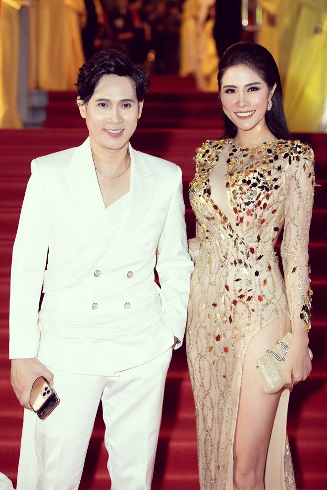 Hoàng Hạnh diện váy xẻ táo bạo, khoe dáng gợi cảm tại lễ trao giải Mai Vàng - 6