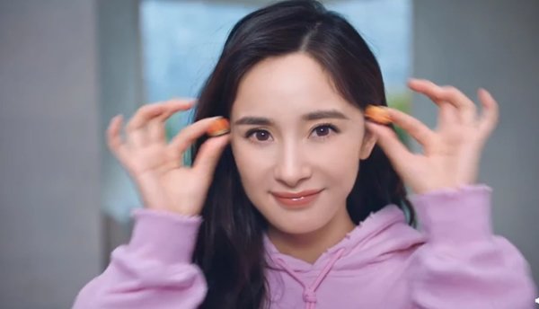 Là nghệ sĩ bị ghét nhất nhì Cbiz, Dương Mịch vừa xuất hiện đã được ví là amp;#34;mặt hình nộmamp;#34; - 2