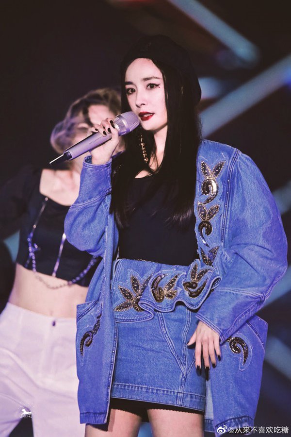 Là nghệ sĩ bị ghét nhất nhì Cbiz, Dương Mịch vừa xuất hiện đã được ví là amp;#34;mặt hình nộmamp;#34; - 5