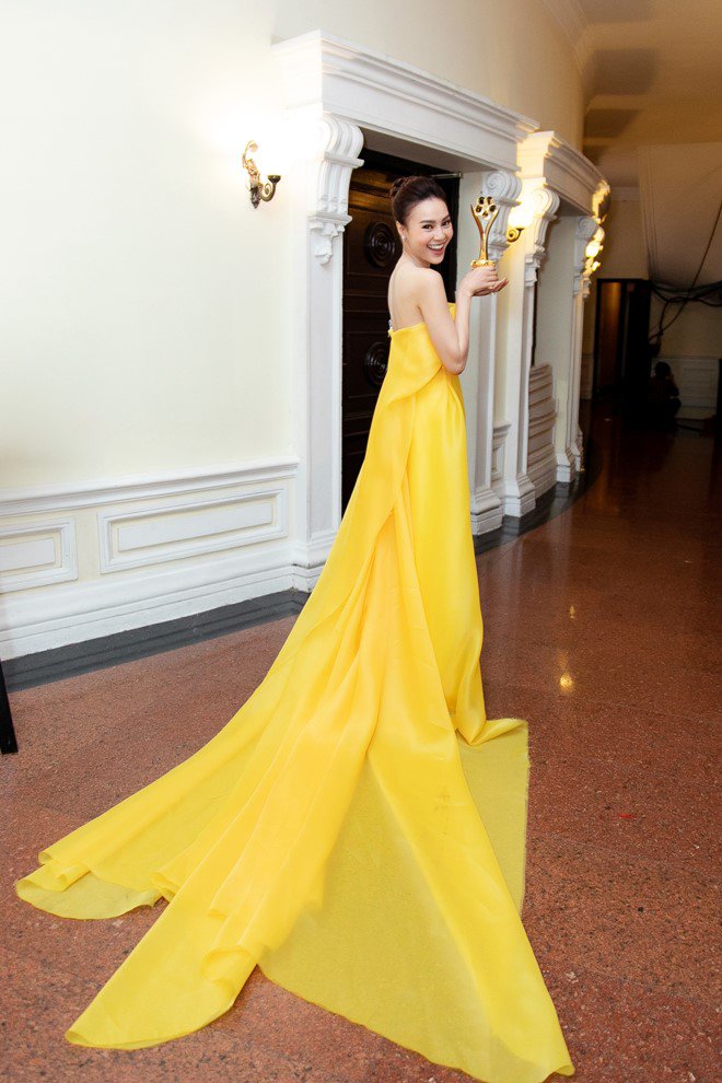 Lan Ngọc cảm ơn Trấn Thành khi nhận giải, nhắc đến người thân đã qua đời - 3