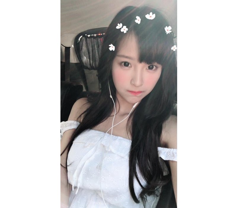 Tạ Thiên Vân với nickname Tiểu Vân Bảo Bảo là một nữ streamer game kiêm Youtuber có tiếng tại Đài Loan, Trung Quốc.
