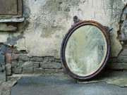 Sức khỏe - Bí ẩn "chiếc gương sát nhân" khiến 38 người sau khi nhìn vào liền đột tử vì xuất huyết não