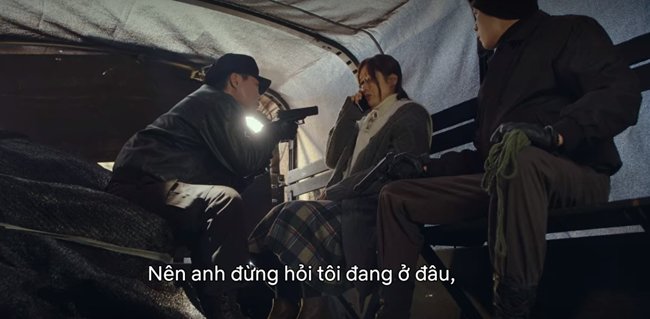Hạ Cánh Nơi Anh thót tim hệt Hậu Duệ Mặt Trời: Son Ye Jin bị bắt như Song Hye Kyo - 1