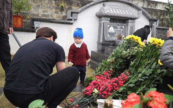 Có nên cho trẻ nhỏ đến các nghĩa trang tảo mộ, mời tổ tiên về ăn Tết với gia đình? - 1