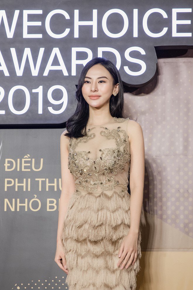 Hoa hậu Thu Hoàng gợi cảm amp;#34;chết ngườiamp;#34; tại WeChoice Award 2019 - 2