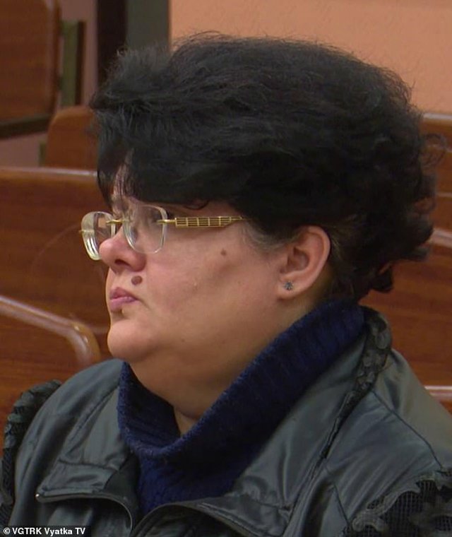 Mẹ bỏ rơi con 1 tuần để đi tiệc tùng, bé gái phải ăn bột giặt chống đói tới chết - 4