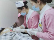 Sức khỏe - Ngã trong khi tắm, cậu bé 12 tuổi bị dị vật dài 10cm đâm vào hậu môn