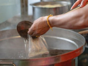 Sức khỏe - Bác sĩ Đài Loan cảnh báo đựng đồ ăn nóng trong túi nilon có thể tăng mắc ung thư vú