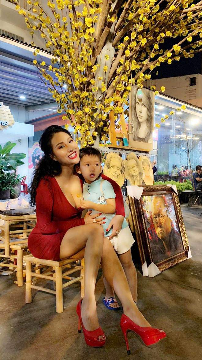 Sao Việt 24h: Phi Thanh Vân trông như amp;#34;người khổng lồamp;#34; bên cạnh con trai - 4