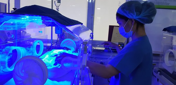 Tết nơi những em bé bằng cổ tay giành giật sự sống: “Ở lại ăn Tết cùng mẹ con nhé” - 5