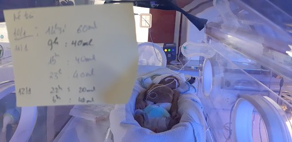 Tết nơi những em bé bằng cổ tay giành giật sự sống: “Ở lại ăn Tết cùng mẹ con nhé” - 4