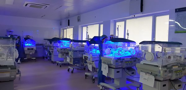 Tết nơi những em bé bằng cổ tay giành giật sự sống: “Ở lại ăn Tết cùng mẹ con nhé” - 2