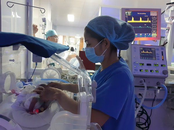 Tết nơi những em bé bằng cổ tay giành giật sự sống: “Ở lại ăn Tết cùng mẹ con nhé” - 12