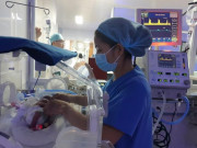 Tin tức - Tết nơi những em bé bằng cổ tay giành giật sự sống: “Ở lại ăn Tết cùng mẹ con nhé”