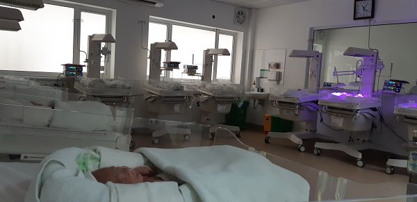 Tết nơi những em bé bằng cổ tay giành giật sự sống: “Ở lại ăn Tết cùng mẹ con nhé” - 6