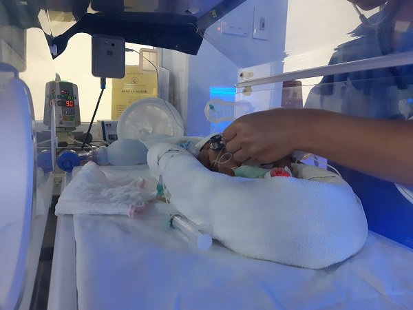 Tết nơi những em bé bằng cổ tay giành giật sự sống: “Ở lại ăn Tết cùng mẹ con nhé” - 8