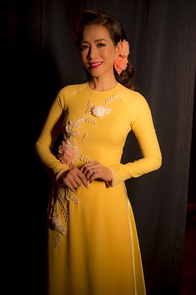 NSƯT Ngọc Huyền, Vân Trang và dàn sao diện áo dài đi ghi hình amp;#34;Bước chân hai thế hệamp;#34; - 14