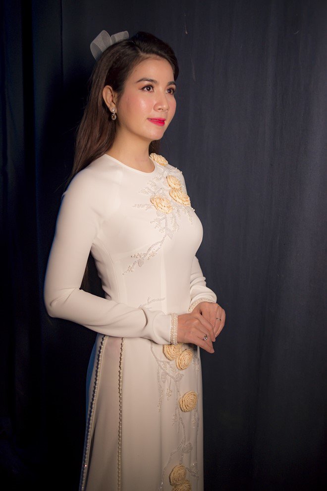 NSƯT Ngọc Huyền, Vân Trang và dàn sao diện áo dài đi ghi hình amp;#34;Bước chân hai thế hệamp;#34; - 10