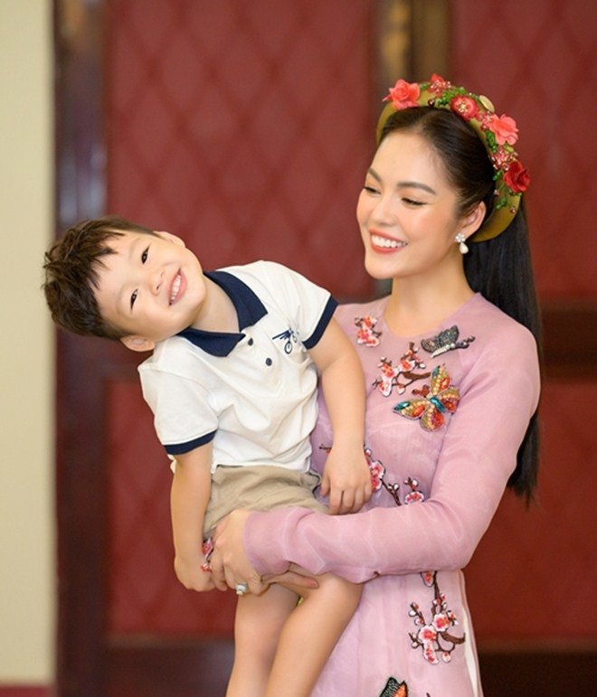 Tết của amp;#34;gái một conamp;#34; xinh đẹp: Thuý Diễm háo hức, Diệp Bảo Ngọc không nhận show Giao thừa - 9