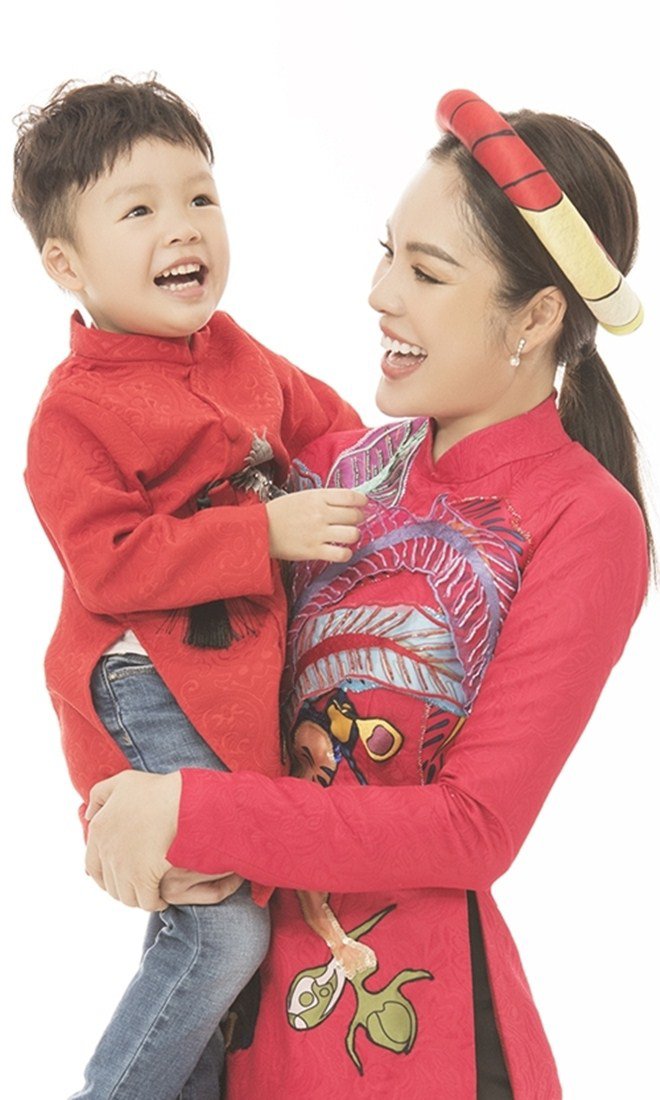 Tết của amp;#34;gái một conamp;#34; xinh đẹp: Thuý Diễm háo hức, Diệp Bảo Ngọc không nhận show Giao thừa - 8