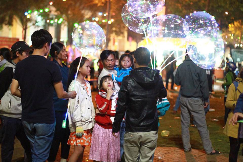 Không khí đón Giao thừa trên cả nước - 11