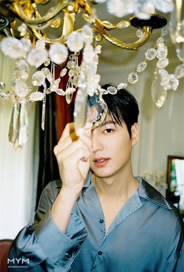 Đón năm Chuột, Lee Min Ho amp;#34;đánh cắpamp;#34; trái tim thiếu nữ với vẻ ngoài đẹp trai khó cưỡng - 2