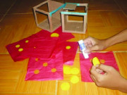 Tin tức - Kỳ lạ phong tục dán giấy đỏ, lấy nước mới đón Tết của người Cao Lan