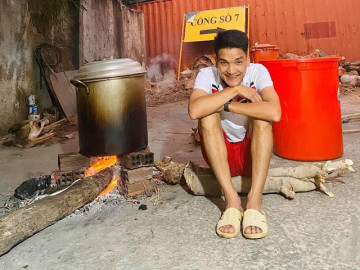 Mạc Văn Khoa chúc Tết siêu lầy lội, hào hứng khoe nồi bánh tét nhà làm