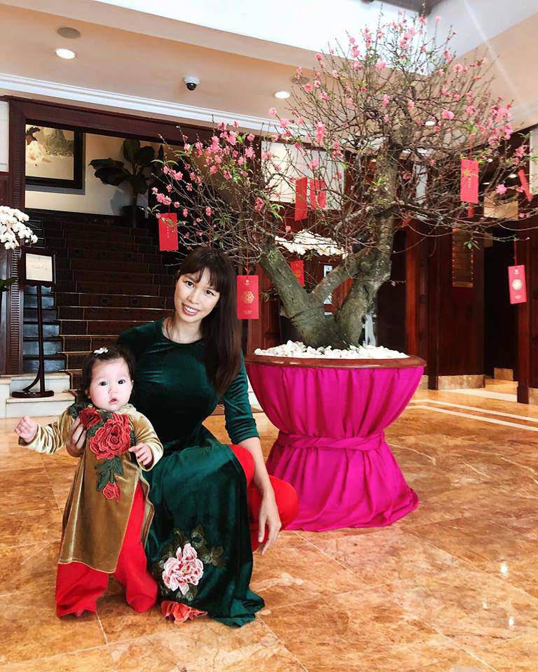 Siêu mẫu Hà Anh: amp;#34;Ông xã vẫn được ông bà tôi mừng tuổi ngày Tếtamp;#34; - 1
