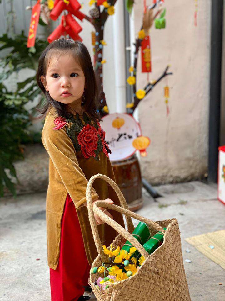 Siêu mẫu Hà Anh: amp;#34;Ông xã vẫn được ông bà tôi mừng tuổi ngày Tếtamp;#34; - 2