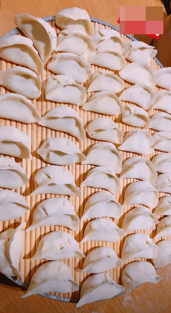 Tết đầu tiên sau khi cưới, Dương Thừa Lâm ở nhà một mình với mẹ chồng không có ông xã - 2