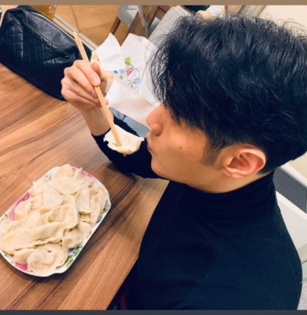 Tết đầu tiên sau khi cưới, Dương Thừa Lâm ở nhà một mình với mẹ chồng không có ông xã - 5