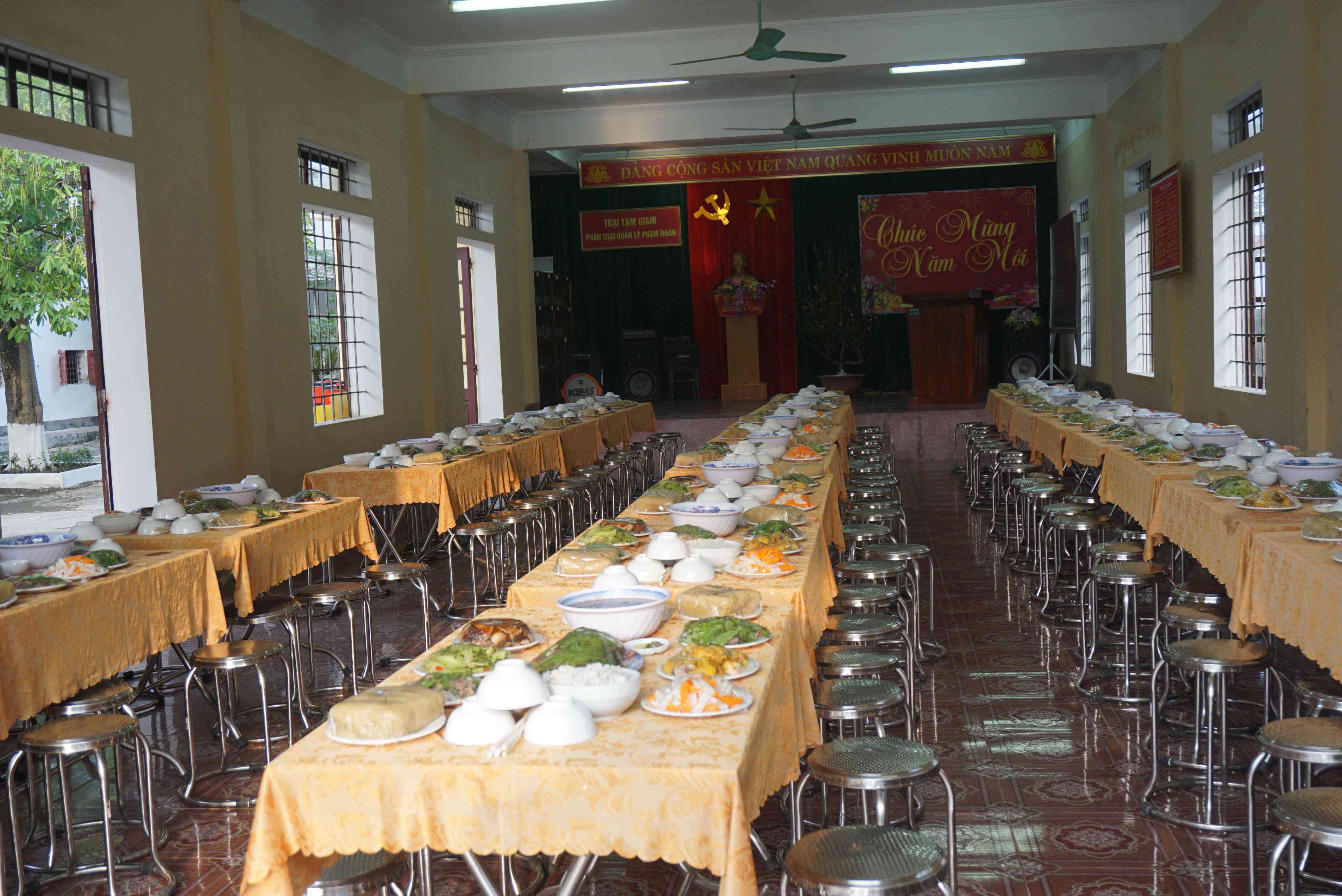 Tâm sự nặng lòng của những phạm nhân ăn Tết trong trại giam - 2
