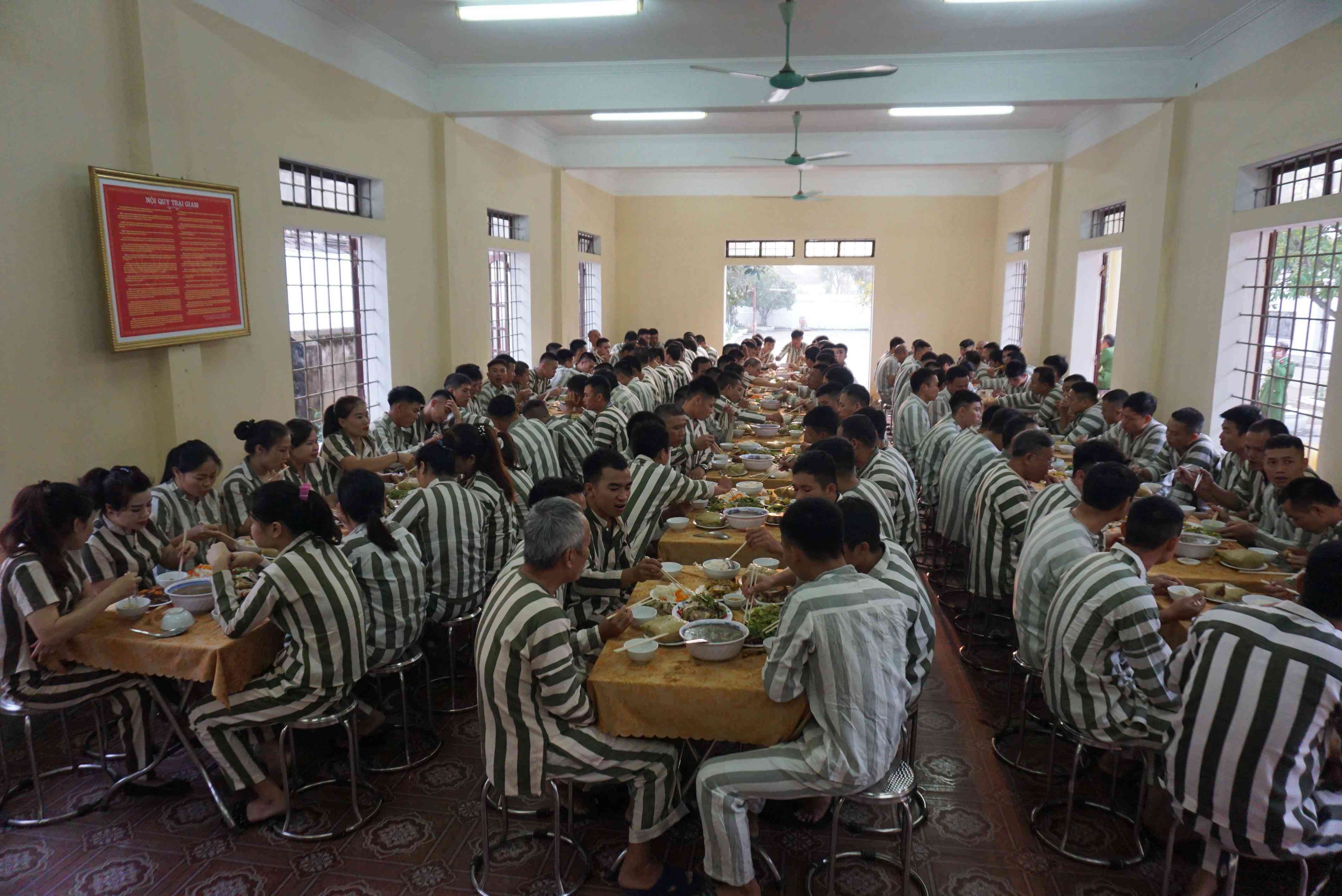 Tâm sự nặng lòng của những phạm nhân ăn Tết trong trại giam - 3