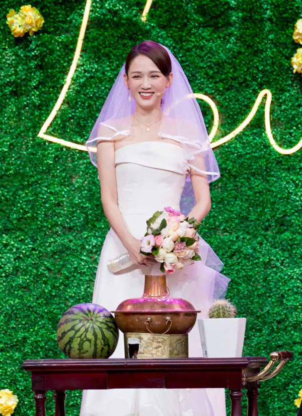 Diện váy cưới ngày đầu năm, Trần Kiều Ân khiến fan ngã ngửa khi chú rể lộ mặt - 2