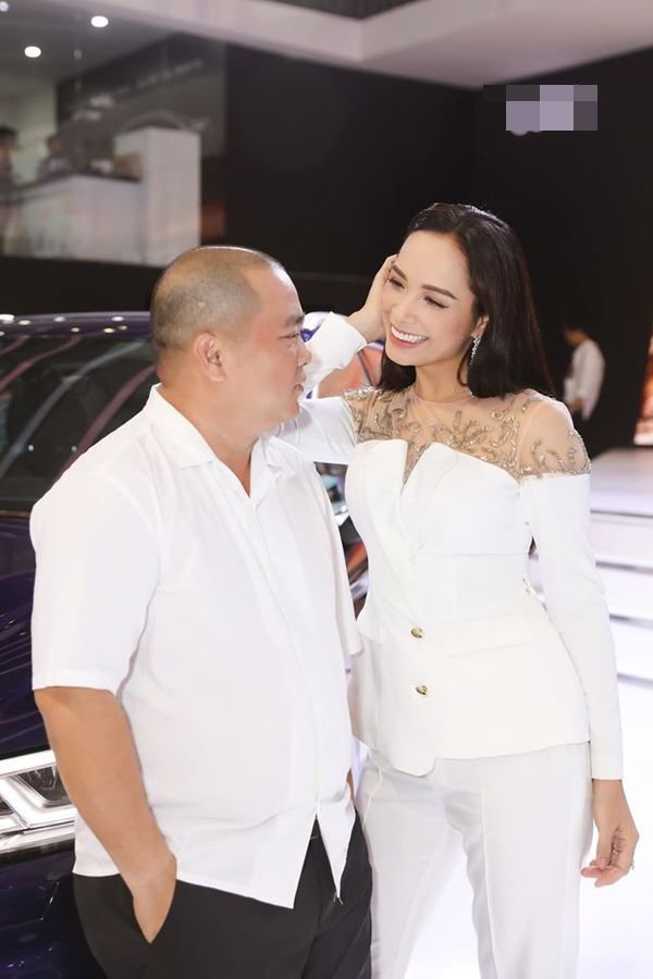 Chồng thấp vợ cao, 3 cặp đôi này vẫn cực đẹp đôi nhờ mặc đồng điệu từ nhà ra phố - 6