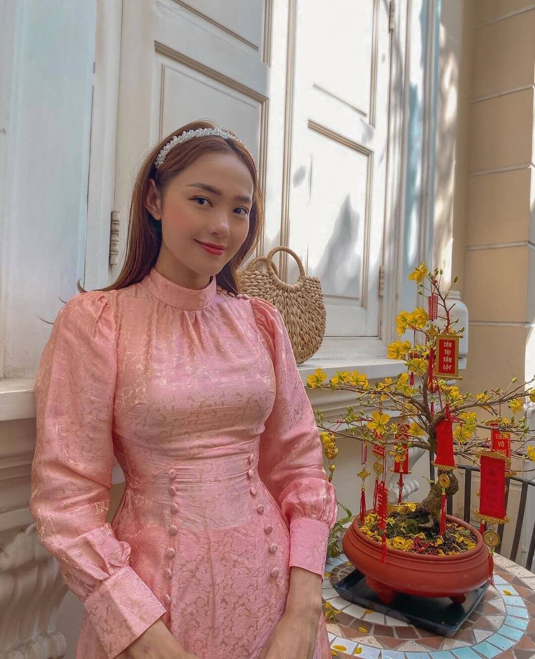 Không mắt xếch môi đậm màu, sao Việt ra phố ngày Xuân cứ amp;#34;sương sươngamp;#34; thế này là đủ đẹp - 6