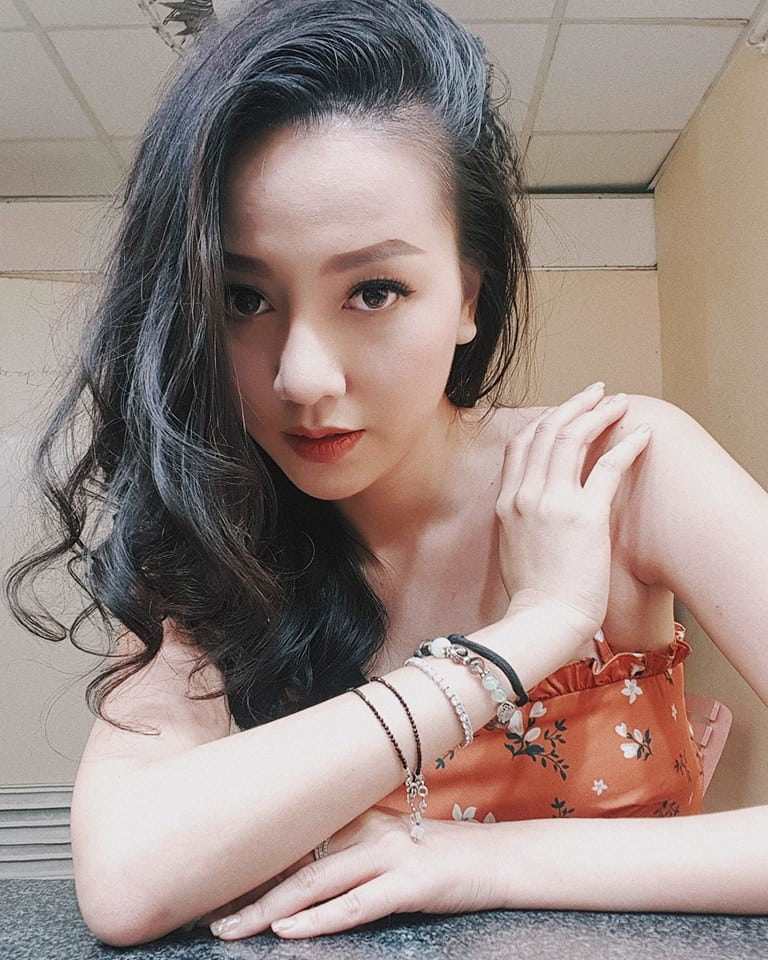 Không mắt xếch môi đậm màu, sao Việt ra phố ngày Xuân cứ amp;#34;sương sươngamp;#34; thế này là đủ đẹp - 9