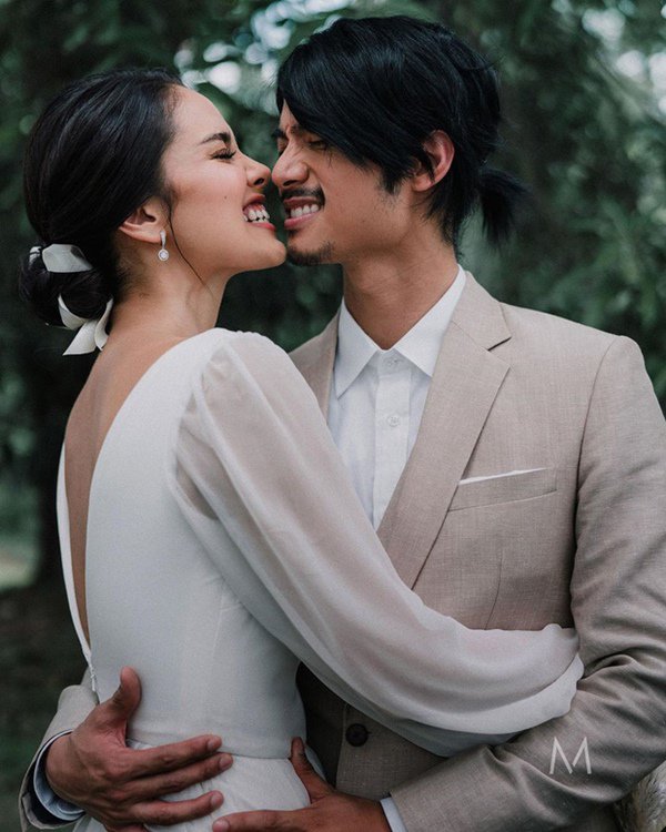 Sau 9 năm hẹn hò, HH đẹp nhất mọi thời đại tuyên bố cưới, nhan sắc chú rể gây sốt - 1