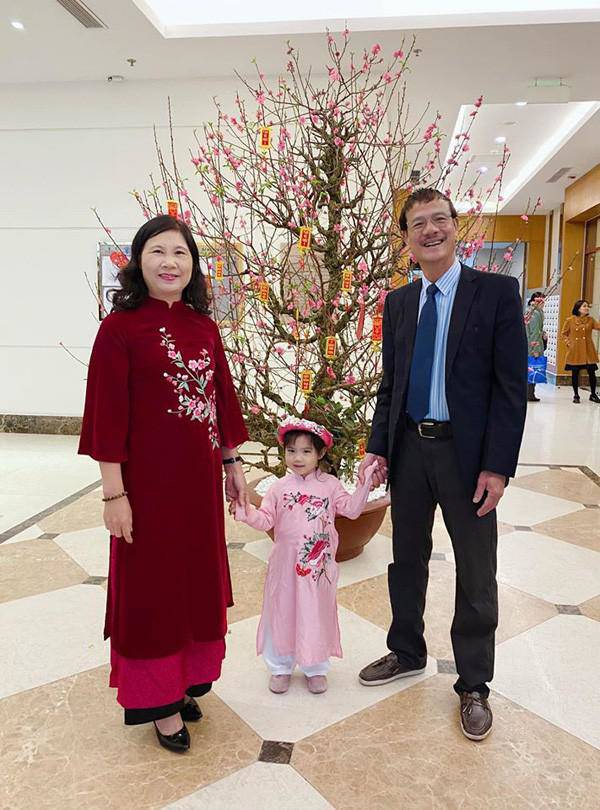 Nghi vấn HH Ngọc Hân sắp làm đám cưới, thân thiết với gia đình bạn trai amp;#34;soái caamp;#34; dịp Tết - 8